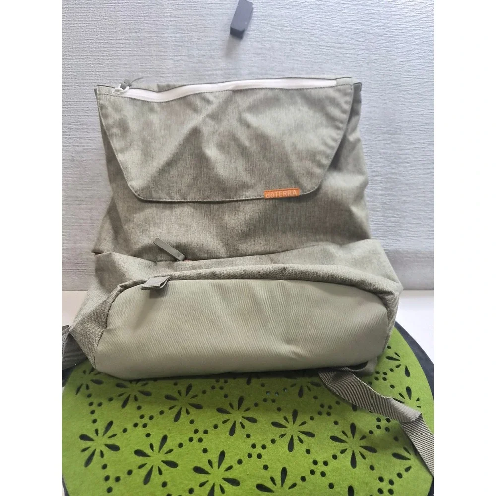 Doterra Travel Backpack Womens Green Adjustable Shoulder Straps Inner Pockets